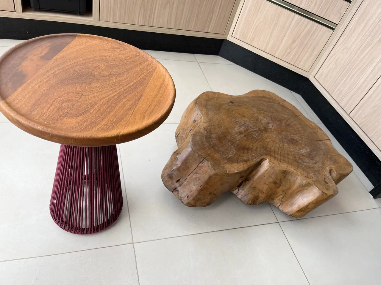 Mesa de centro em tronco- madeira maciça 