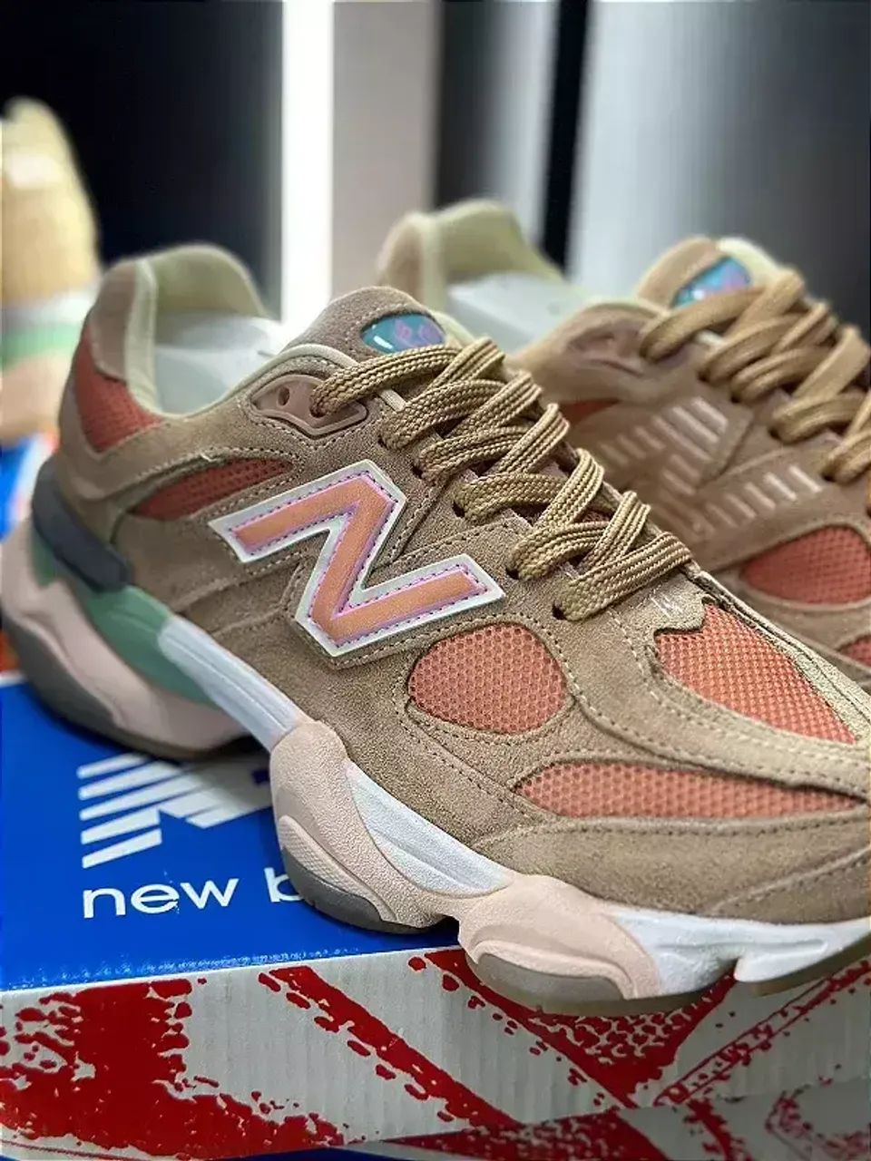 Tênis New Balance 9060 Salmão Feminino - Foto 4