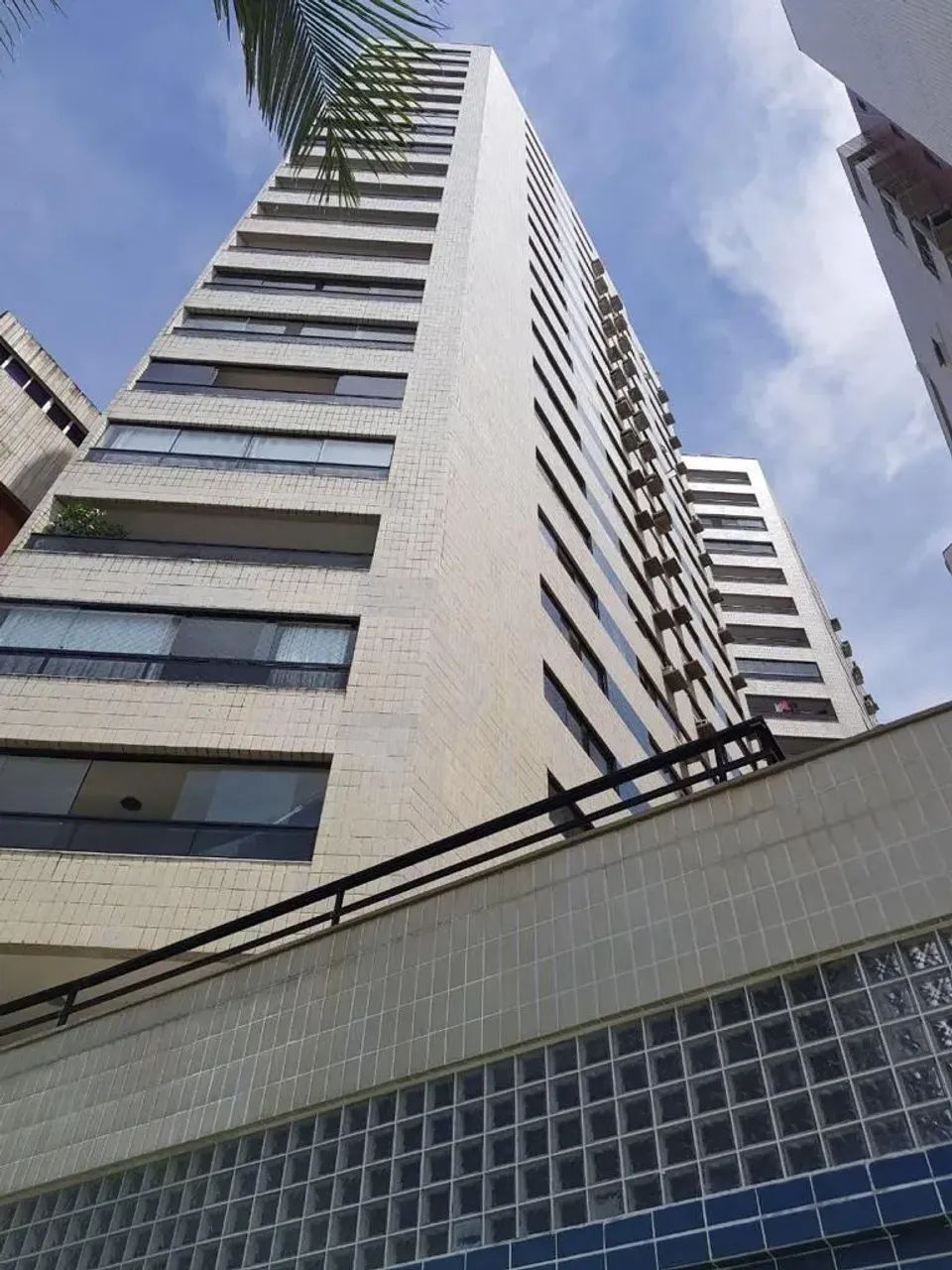 Apartamento em Boa Viagem na Av. Beira Mar com 150m² e 4 quartos e 4 suítes.