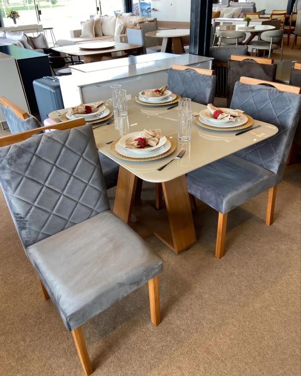 Mesa de Jantar 4 Lugares Em Madeira Maciça  - Foto 2
