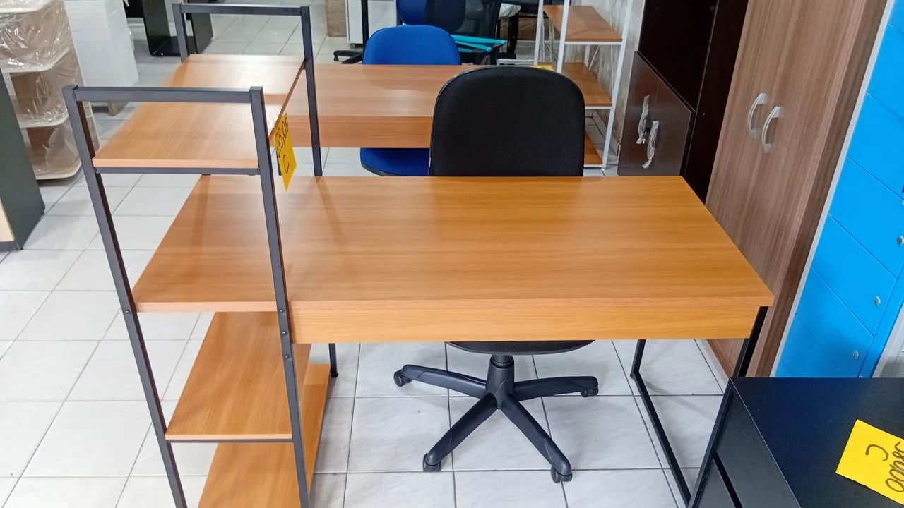 Escrivaninha e cadeira diretor em Belém 