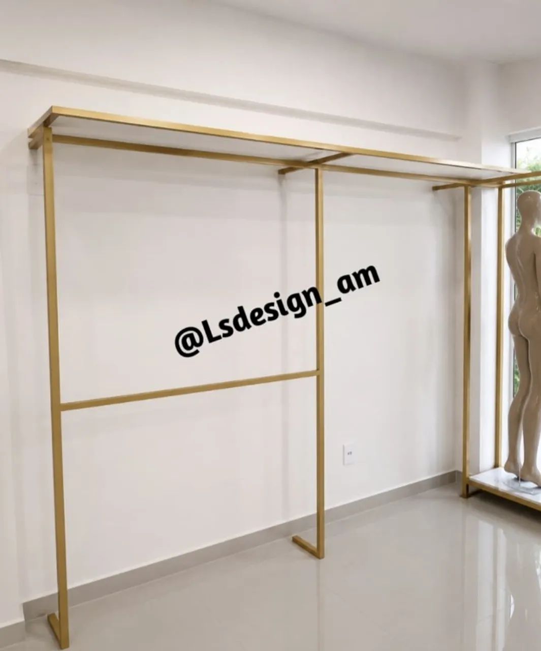 Arara prateleira e expositor de roupa