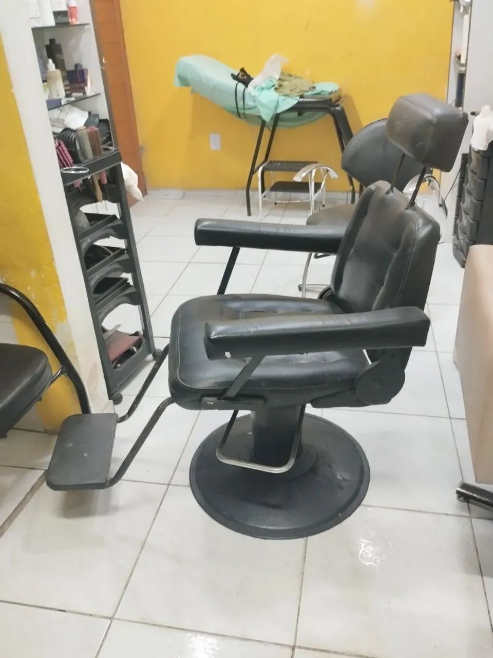 Cadeira de Barbeiro Profissional Reclinável - Oportunidade para seu Negócio!