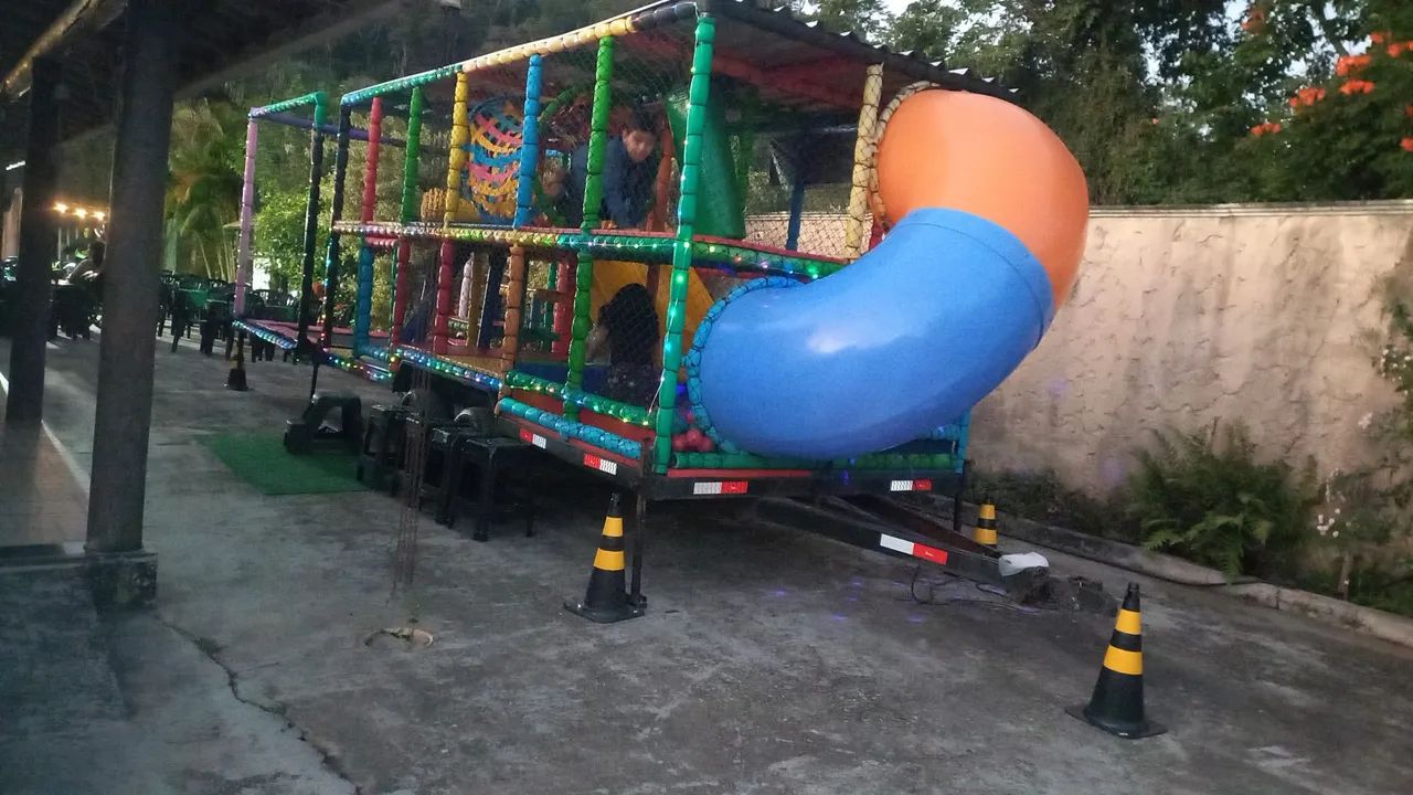 Carretinha playground kid play