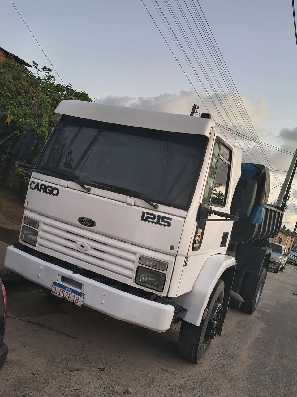 Caminhão caçamba toco Ford cargo 1215 