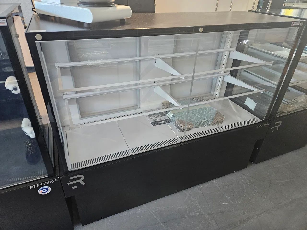 vitrine refrigerada ar forçado 1,45m para padaria - nova