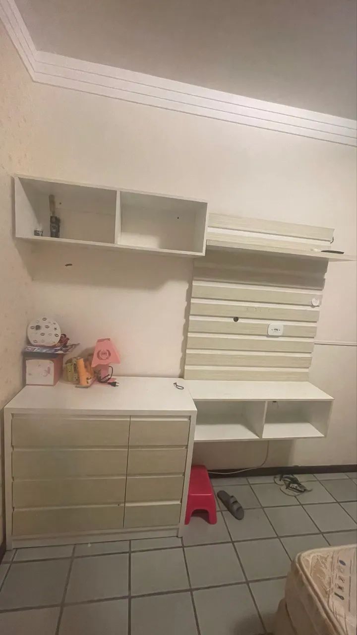 Painel de parede + cômoda. 