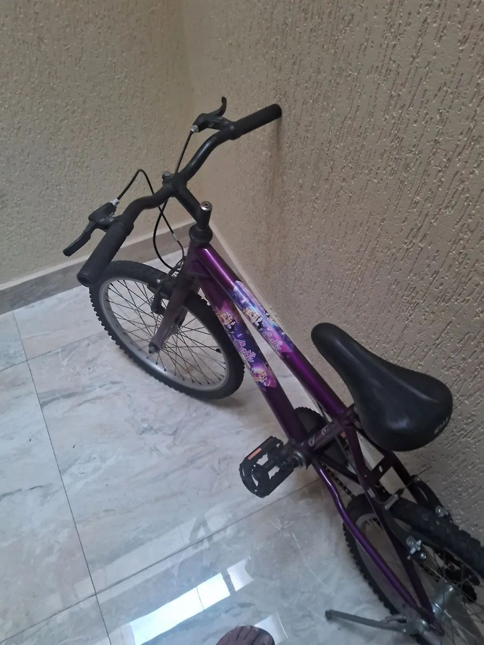 Bicicleta Aro 20 da Barbie usada - Foto 2