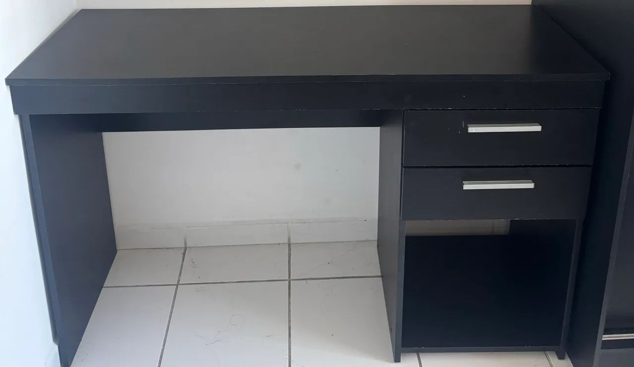 Desk with 2 drawers
