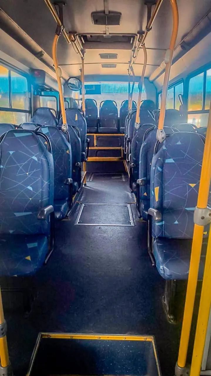 Ônibus motor traseiro Mercedes 2010 - Foto 4