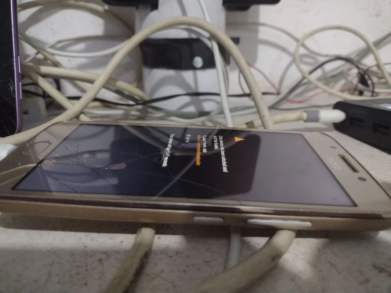 02 Celulares moto G5, com defeito, loop - Foto 2
