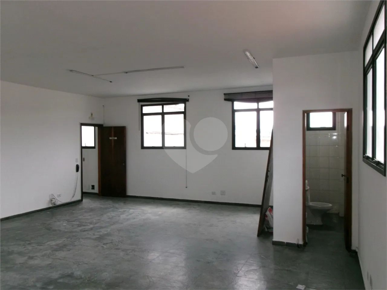 Alugo sala com 60,00 metros quadrados na Granja Viana - Foto 4