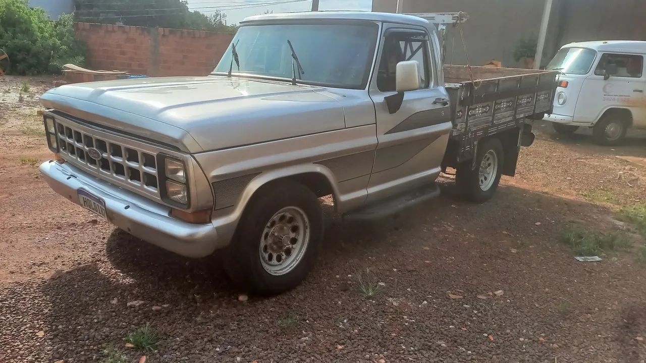 Ford F-1000 Super Diesel CE 3.9 1984