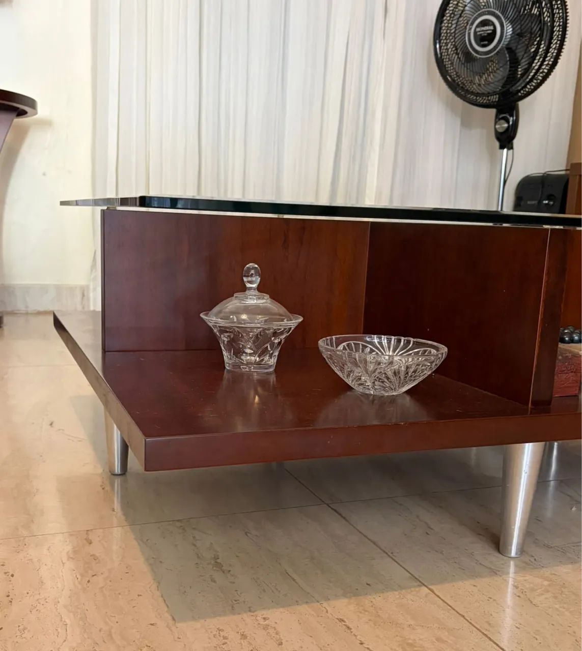 Mesa de centro em madeira com vidro  - Foto 5