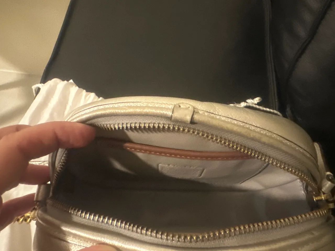 Bolsa de Couro Prata Coach - original e Novíssima  - Foto 4