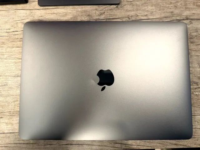 MacBook Pro 13 M1 2020 · 8GB · 256GB · único dono · com caixa