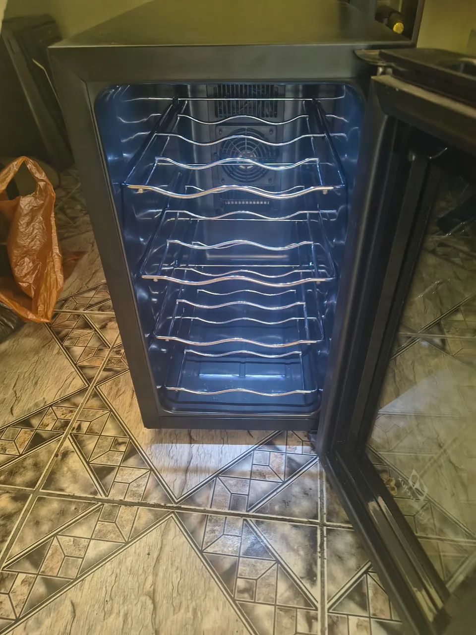 Adega Eletrolux 127v usada 