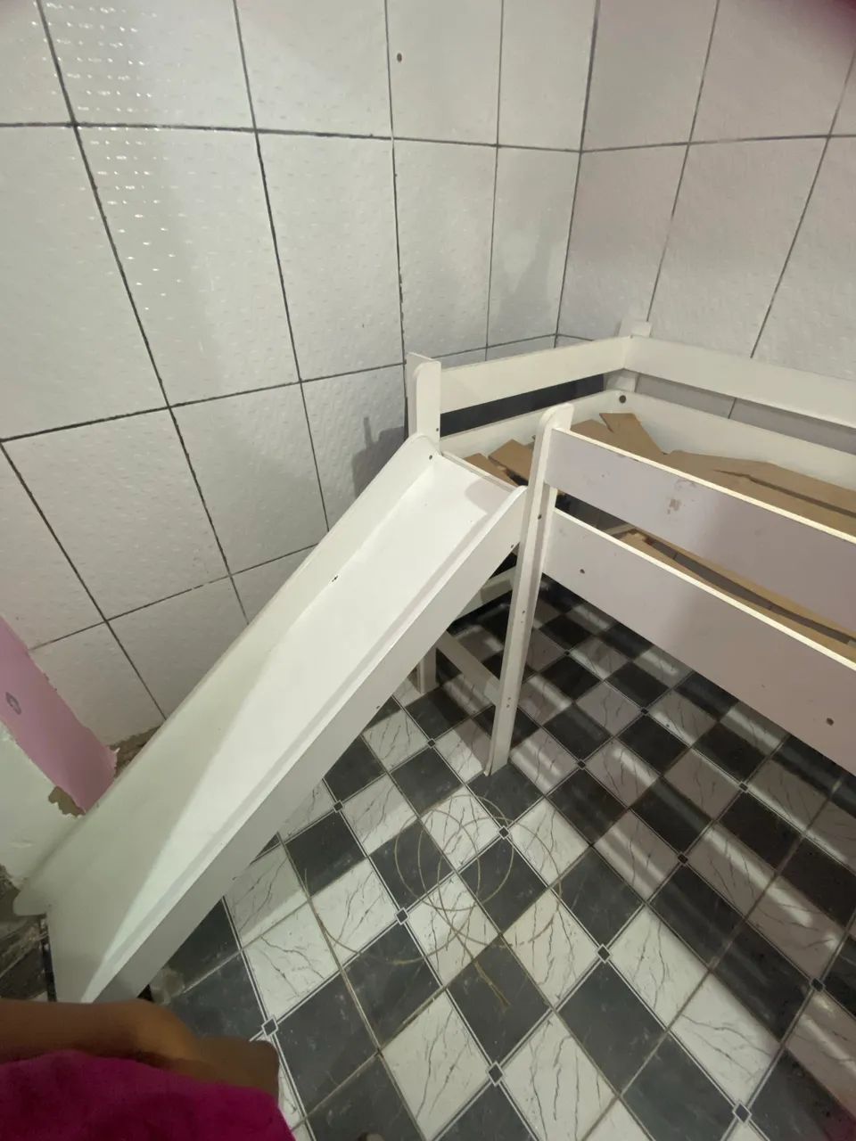 Cama infantil com escorregador 