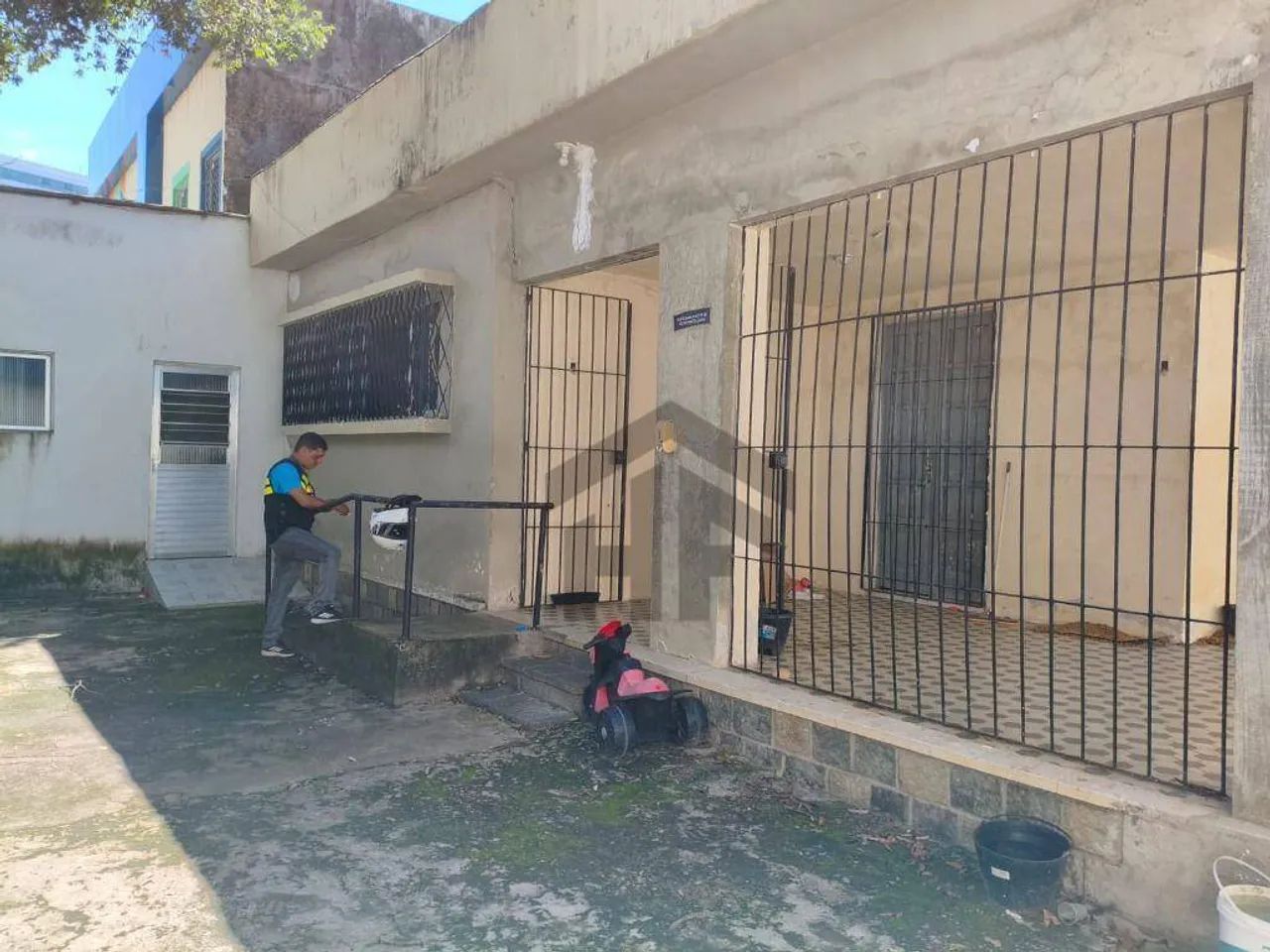 Casa Comercial de 180m² para alugar, com 4 quartos (1 suíte), localizada em Santo Amaro, R