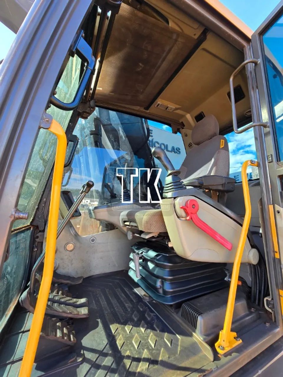 cod. 1448 ESCAVADEIRA HIDRÁULICA VOLVO EC 220 D 2015 - Tk Tratores Nova Andradina-MS - Foto 5