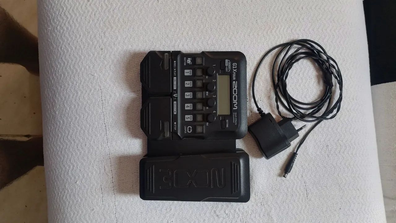 Pedaleira zoom g1x four