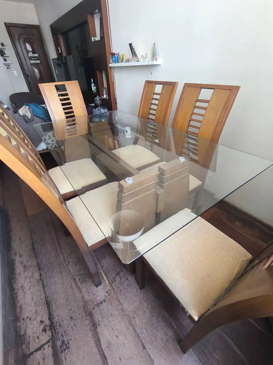 Mesa de vidro com 6 cadeiras