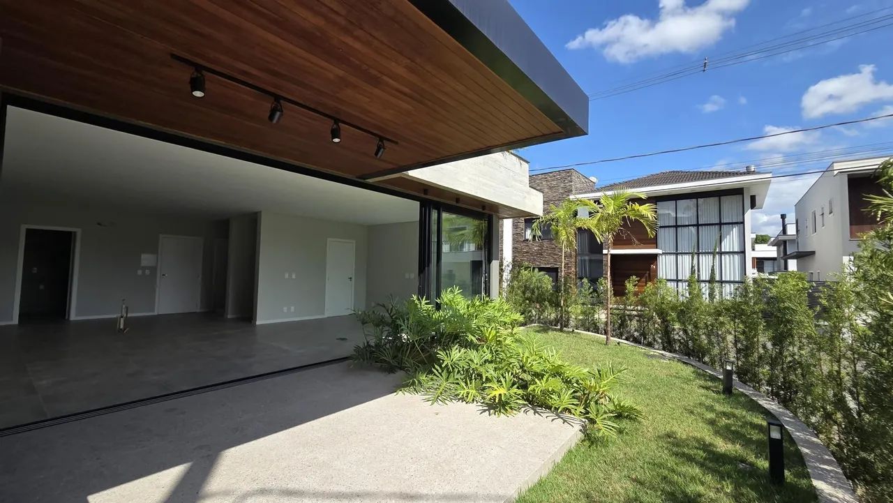 Casa em Condomínio com 3 Suítes e 234 m² - Foto 2