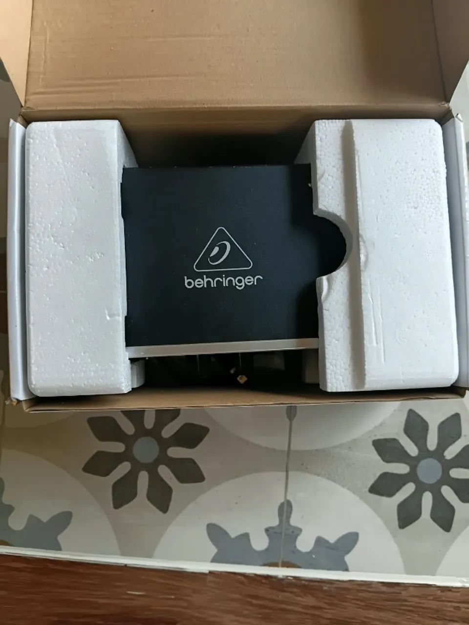 Interface de Áudio - Behringer UMC22 - Foto 2