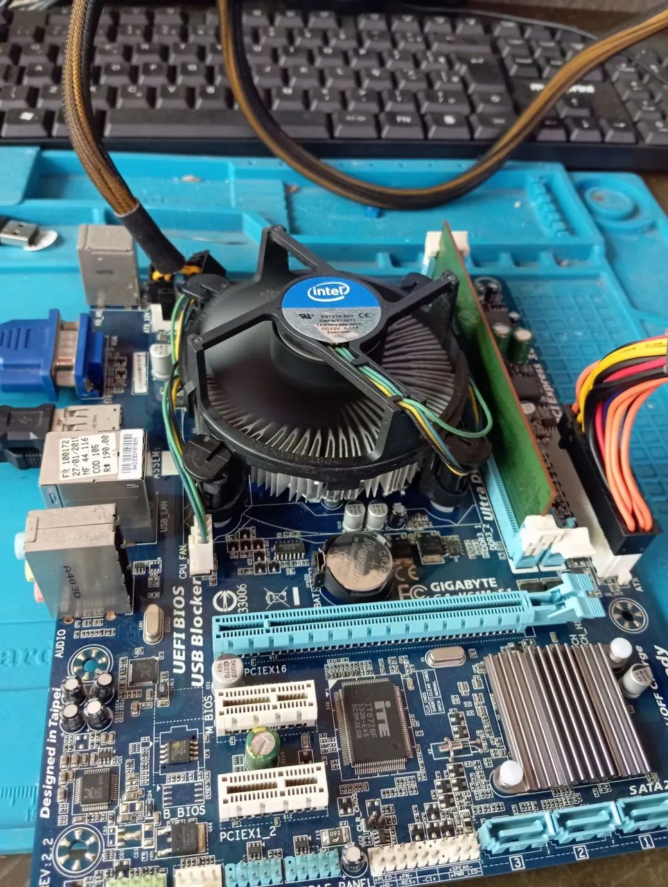 Placa Mãe Gigabyte H61M-S1 Core i5 2310 C/Espelho - Foto 3