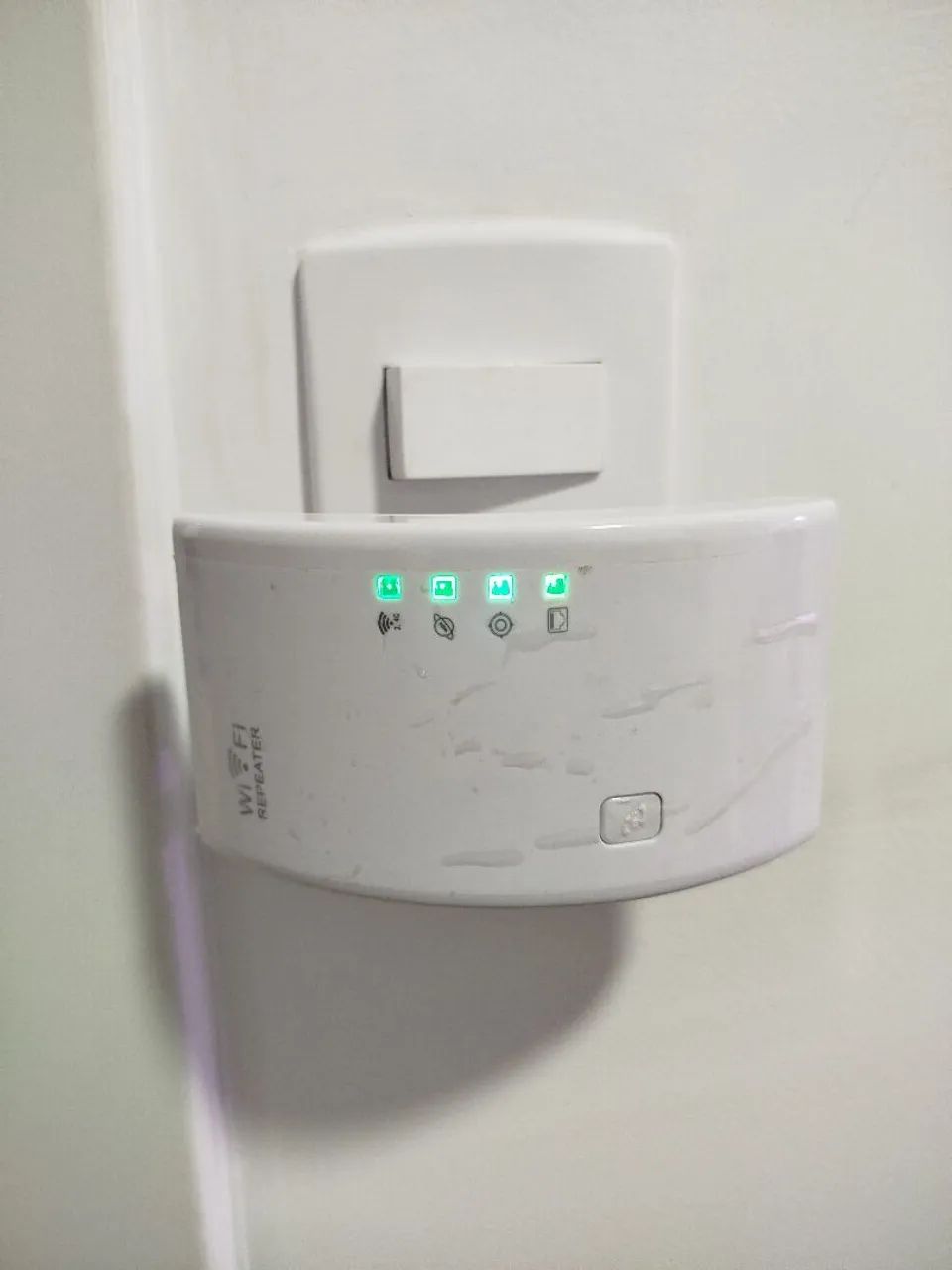 Repetidor de Wi-Fi extensor de rede em ótimo estado