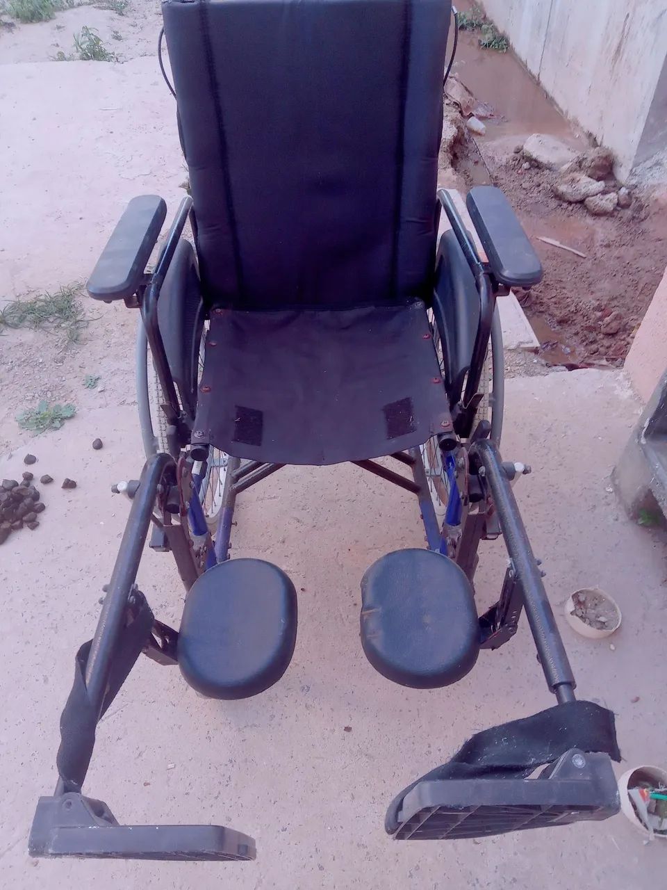 Vendo uma cadeira de rodas 