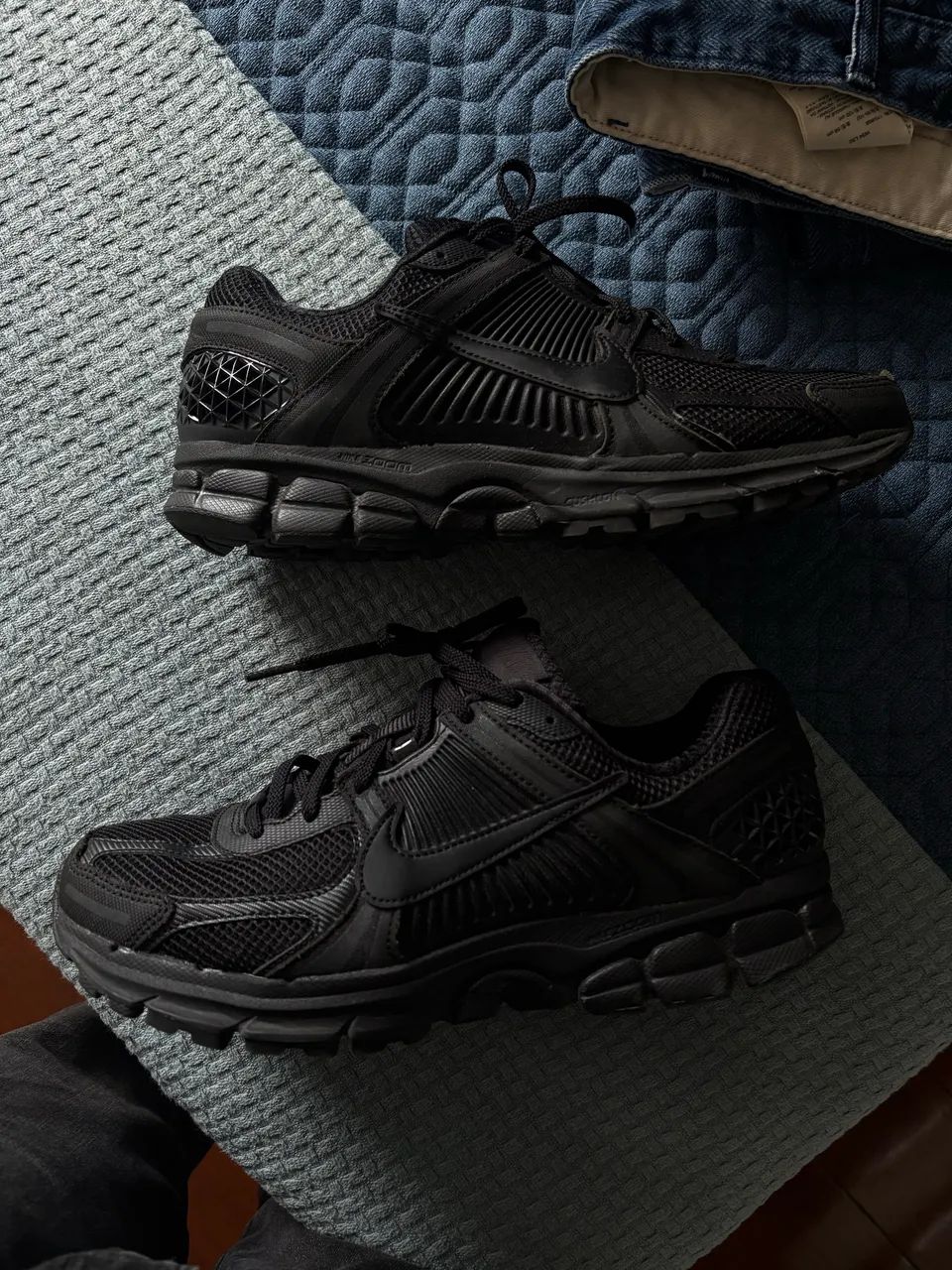 02yvm　黒　38サイズ NIKE ZOOM VOMERO 5 - Calçados Esportivos - Esplanada da Estação