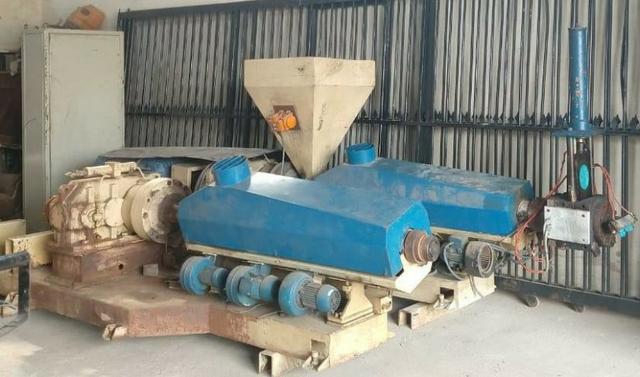 Vendo ótima extrusora para plástico Carnevale