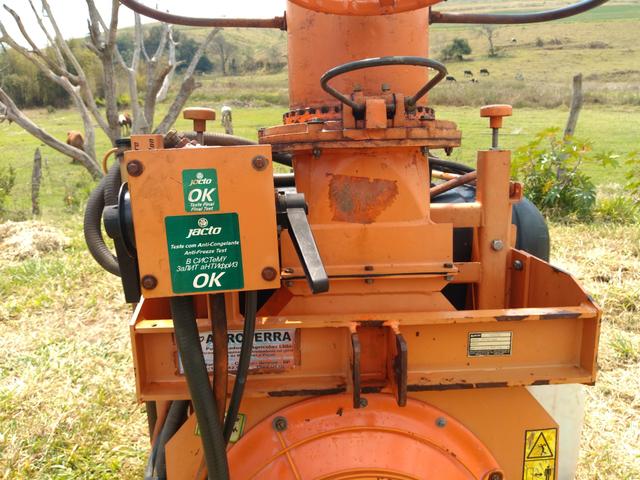Pulverizador Jacto 400 l canhão