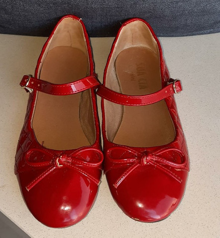 sapato vermelho infantil