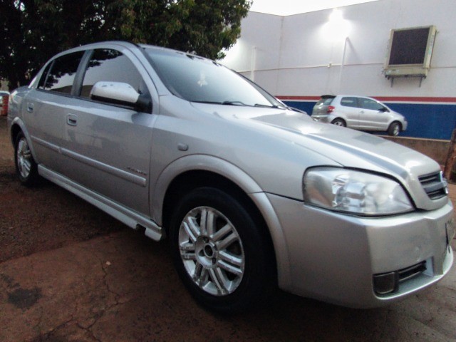 VENDO ASTRA SEDAN