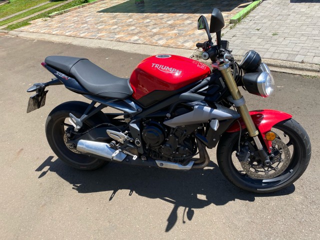 TRIUMPH STREET TRIPLE 675 *