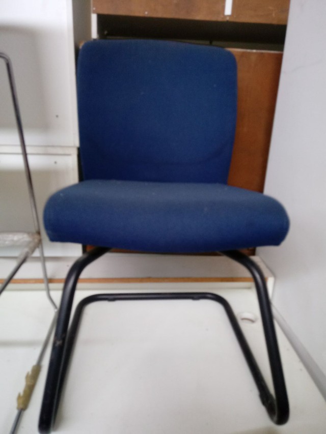 Cadeira fixa azul