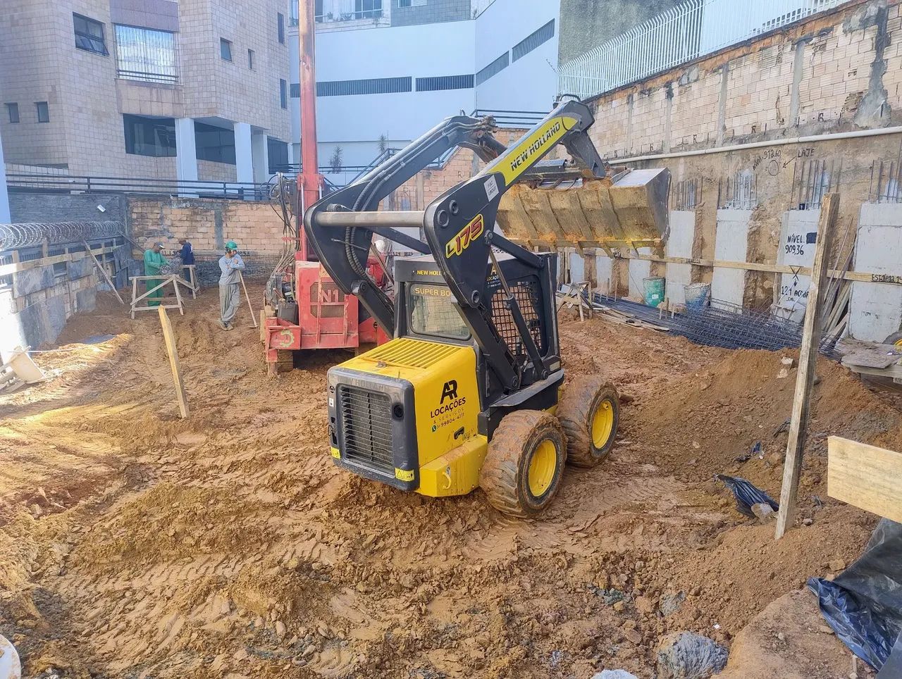 Bob Cat New Holland L175 ano 2010 - Foto 4