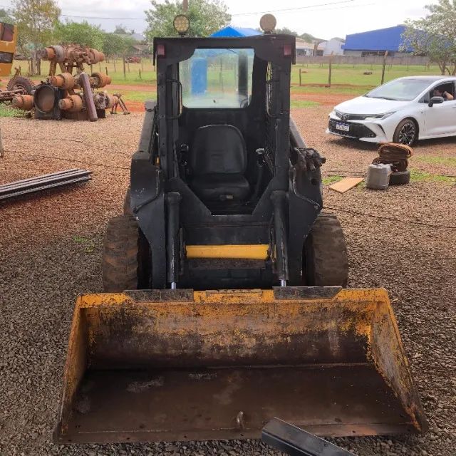 Mini Carregadeira New Holland L218 ano 2015 - Foto 6