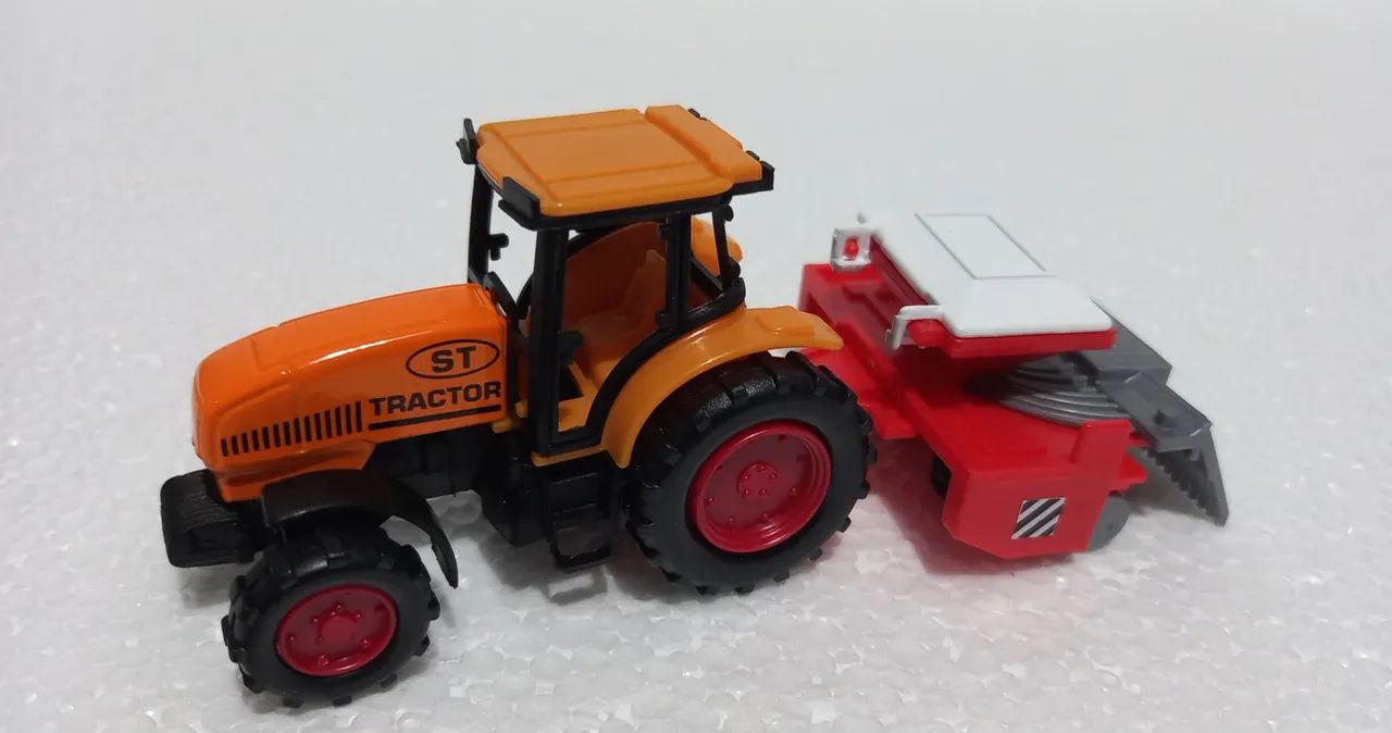 Trator brinquedo com semeadora