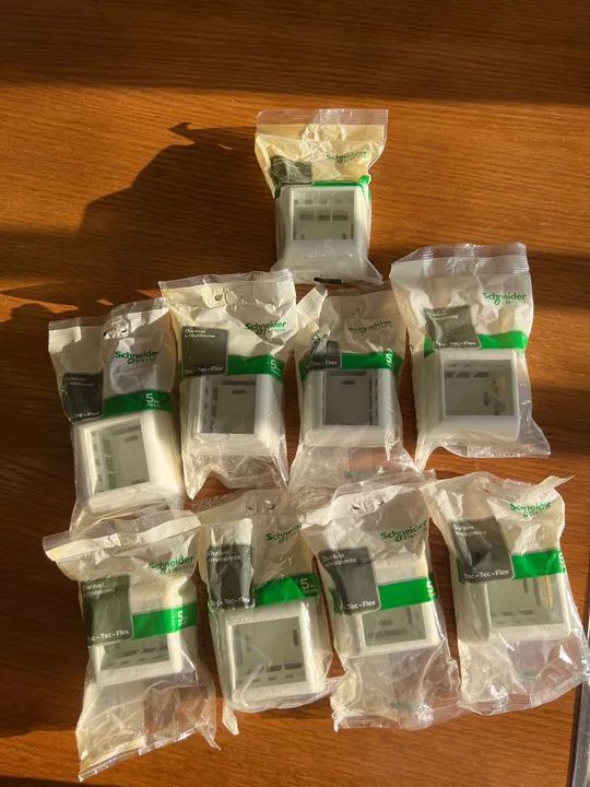 Caixa sobrepor Schneider Toc Tec PRM7820BF 9 unidades - Foto 4