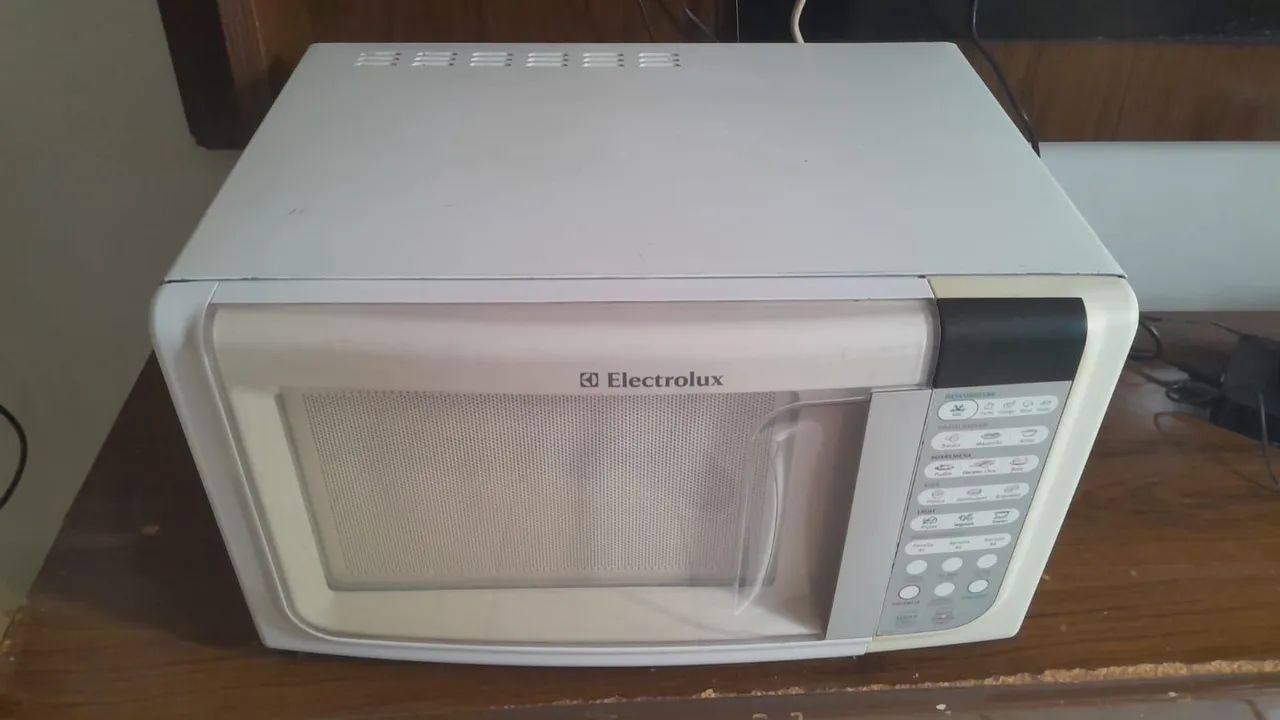Micro-ondas Electrolux 31 litros em excelente estado 