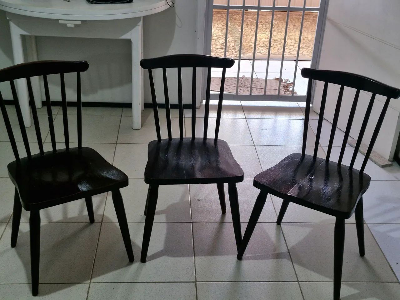 Cadeiras de madeira antiga