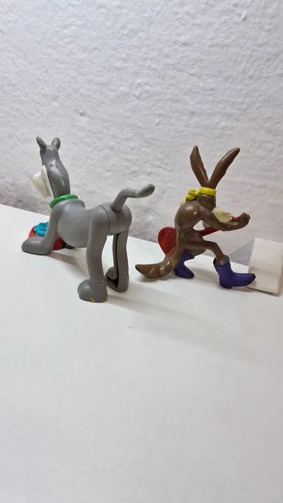 Bonecos do Pernalonga e Cachorro  - Foto 2
