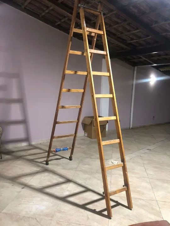 Escada de madeira para pintura - Usada - Foto 5