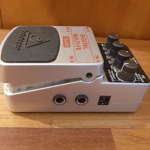 Pedal Behringer Digital Multi Efeitos FX600 - Foto 4