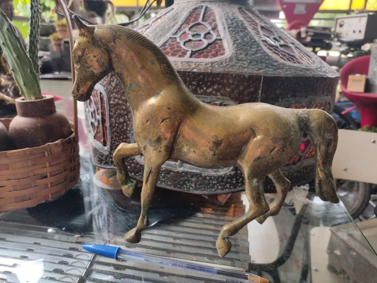 Estátua de cavalo em bronze