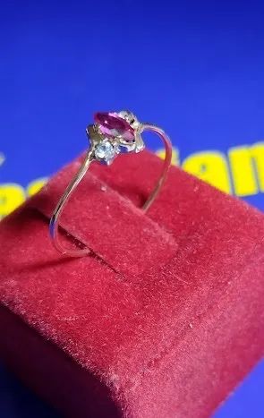 Anel Lindo Pedra Zircônia 9 x 3 mmOuro 18 kilates Peso 0.80 Gramas                         - Foto 2
