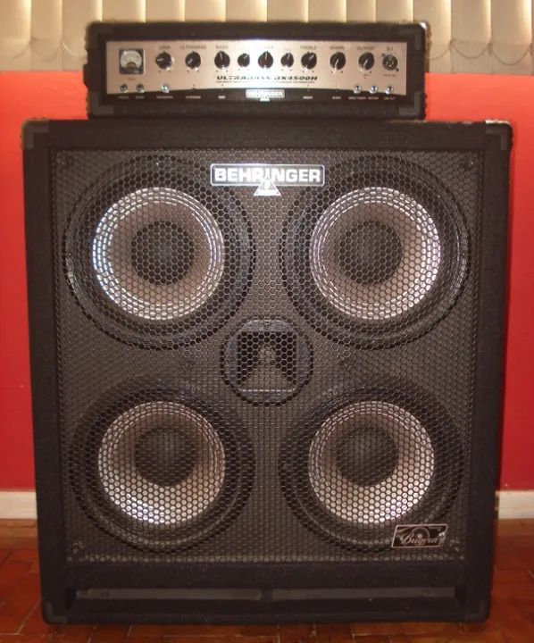 Amplificador Behringer